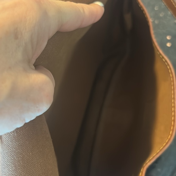 Louis Vuitton Saumur 30 CrossBody - Picture 5 of 9